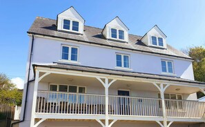 Exterior - Golygfa Mor, Tresaith (Tresaith)