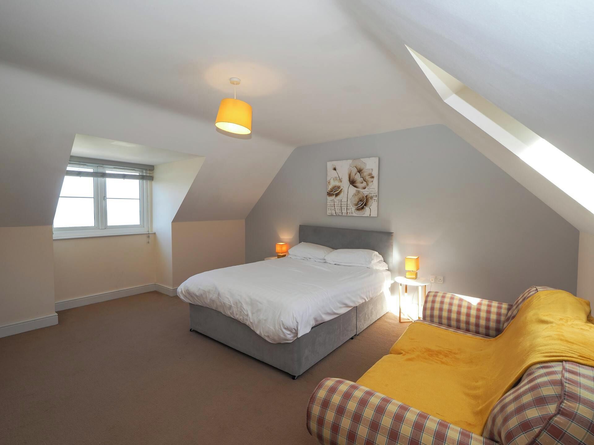 6 bedrooms, travel cot, free WiFi, bed sheets