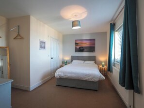 6 Schlafzimmer, Reisekinderbett, kostenloses WLAN, Bettwäsche