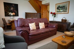 Fireplace, books - Y Bwthyn, Fishguard - Three Bedroom Cottage, Sleeps 6 (Saint Nicholas)