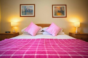 3 bedrooms, free WiFi, bed sheets - Y Bwthyn, Fishguard - Three Bedroom Cottage, Sleeps 6 (Saint Nicholas)