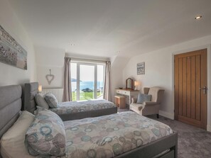 4 عدّة غرف نوم ومكواة/لوح كي وواي فاي مجا نًا وملاءات أسرّة