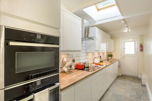 Refrigerador, microondas, lavavajillas y tostadora 