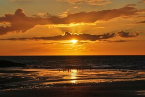 Beach nearby - Maelfa Crannog Isaf, Llangrannog (Llangrannog)