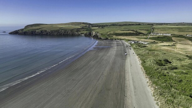 A coastal landscape with a sandy beach, grassy hills, and a clear sky. - Y Bwthyn, Newport - Two Bedroom Cottage, Sleeps 4 (Newport)