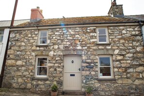 Exterior detail - Y Bwthyn, Newport - Two Bedroom Cottage, Sleeps 4 (Newport)