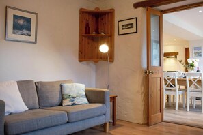 TV, fireplace - Glenroy, Newport - Four Bedroom Cottage, Sleeps 8 (Newport)