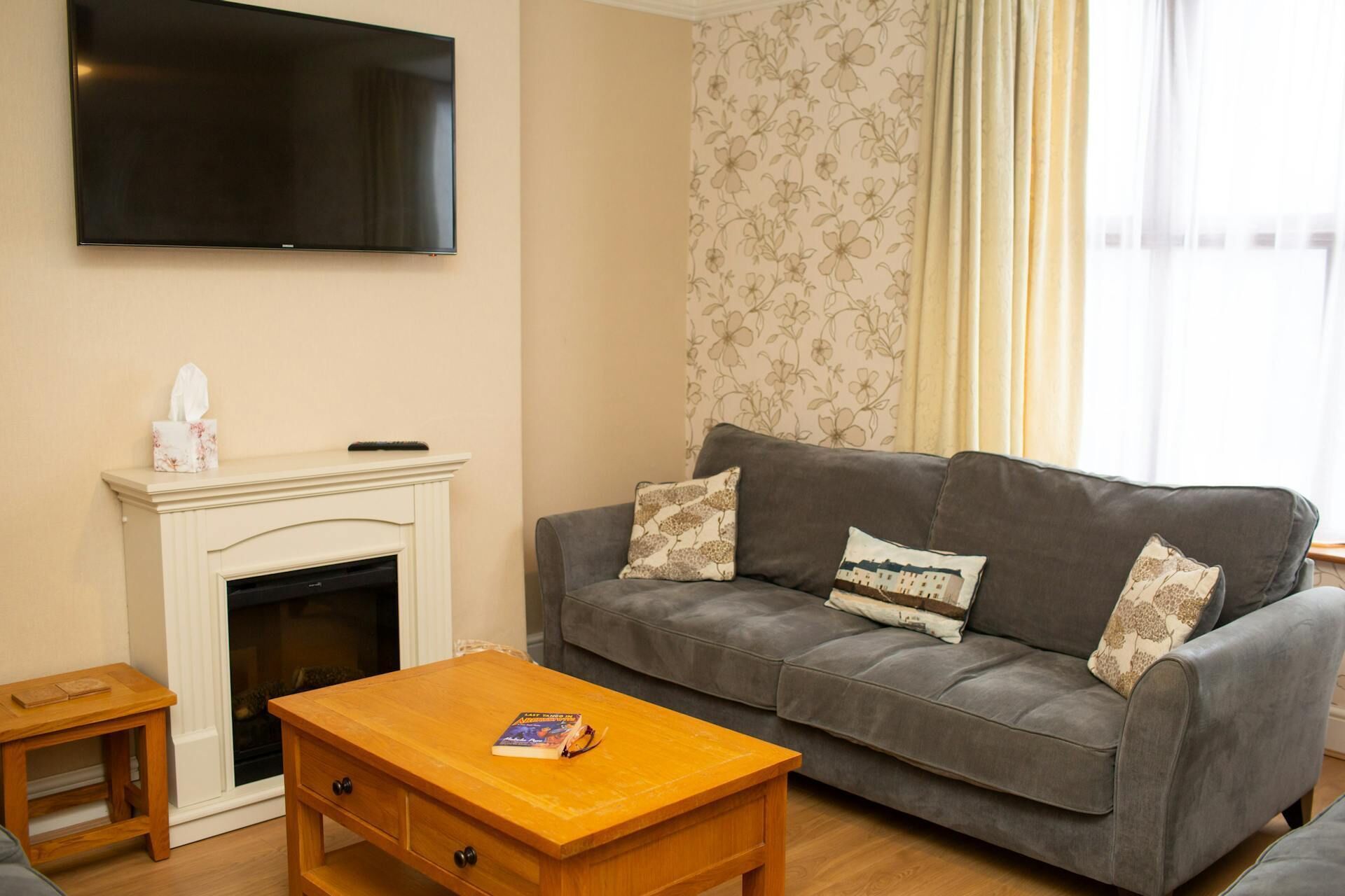 Smart-TV, Kamin, Tischfußball