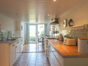 Refrigerador, microondas, horno y lavavajillas