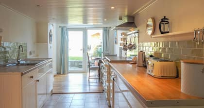 Glenydd, New Quay - Three Bedroom Cottage, Sleeps 6