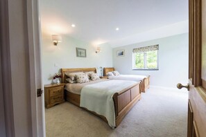 2 bedrooms, travel crib, free WiFi, bed sheets
