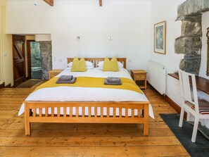 3 bedrooms, individually decorated, individually furnished, free WiFi - Parrog Stores (Newport)