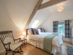 2 bedrooms, travel cot, free WiFi, bed sheets - Blaenfforest Granary, Newcastle Emlyn (Cwmhiraeth)