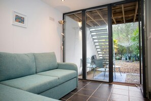 Fernseher, Kamin, DVD-Player, Stereoanlage