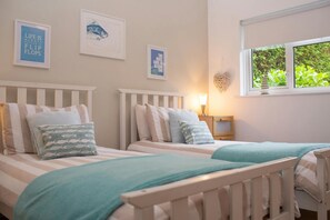 2 bedrooms, travel cot, free WiFi, bed sheets - Tryweryn Cottage, Saundersfoot (Saundersfoot)