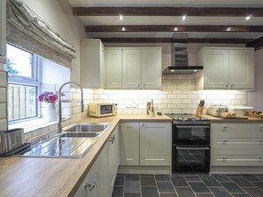 Fridge, microwave, dishwasher, toaster - Bryndalis, Aberaeron (Dihewyd)