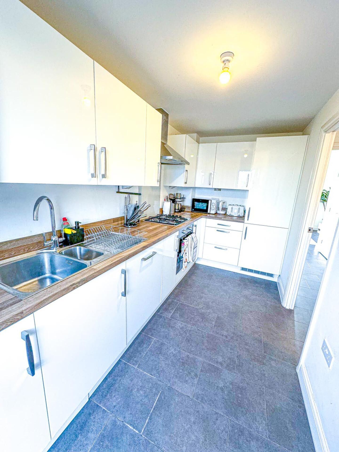 House | Private kitchen | Fridge, microwave, oven, stovetop