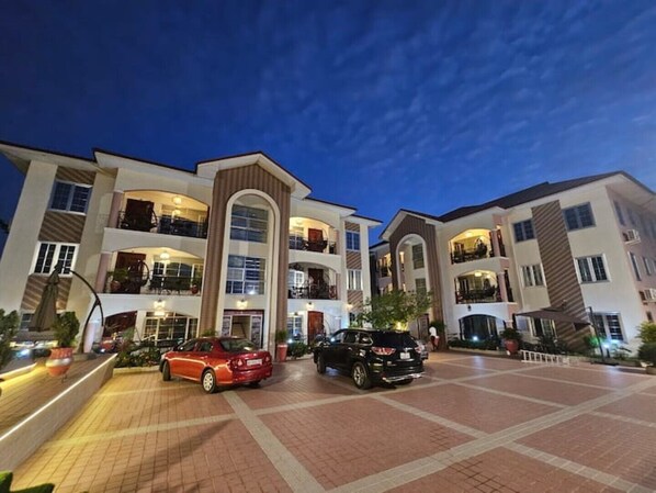 Exterior - Luxurious 2 bedroom Apartment (Accra)
