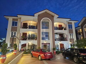 Exterior - Luxurious 2 bedroom Apartment (Accra)