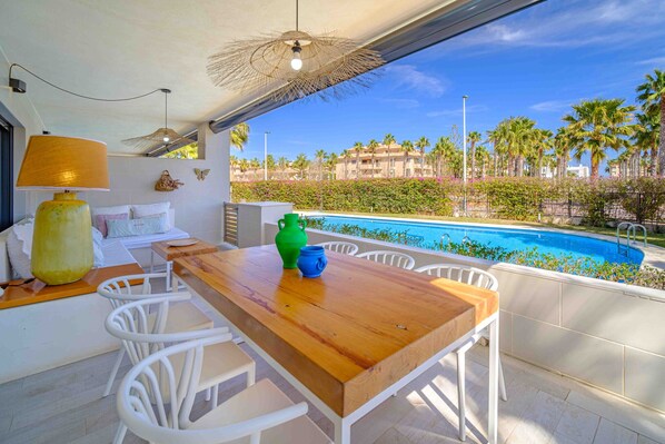 Outdoor dining