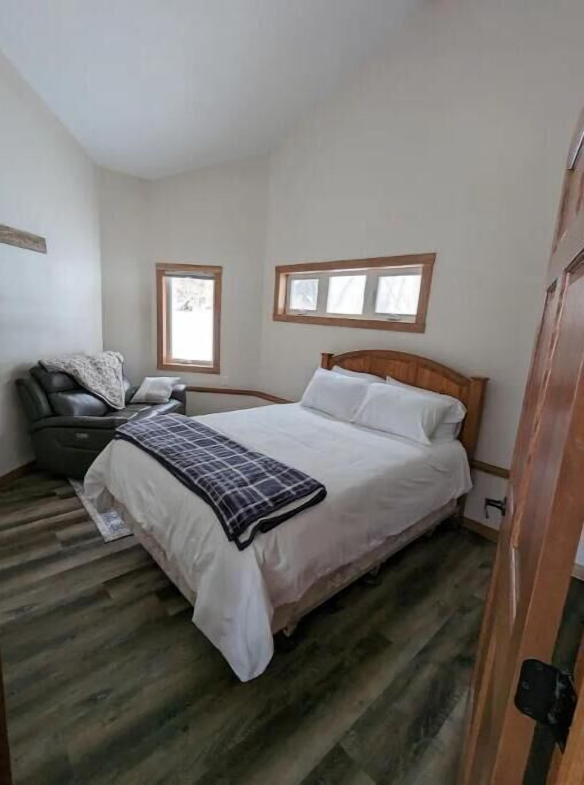 4 chambres, fer et planche à repasser, Wi-Fi gratuit, draps fournis