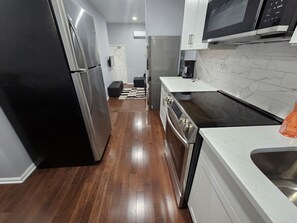 Fridge, microwave - Grandiosely Pleasant Suite 2 (Hempstead)