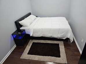 1 多间卧室、熨斗/熨衣板、WiFi、床单
