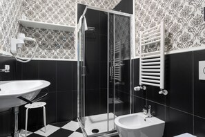 Superior Room | Bathroom | Free toiletries, hair dryer, slippers - GHR Navona Inn (Rome)