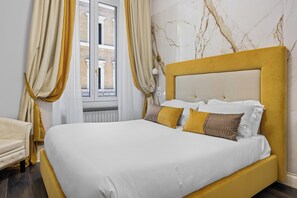 Rom – deluxe | Sengetøy av topp kvalitet, dundyner, memory foam-senger og minibar