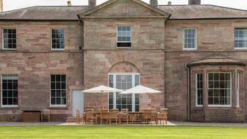 Luxury House, Garden View | Terrace/patio