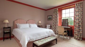 11 quartos, ferros/tábuas de passar roupa, Wi-Fi de cortesia