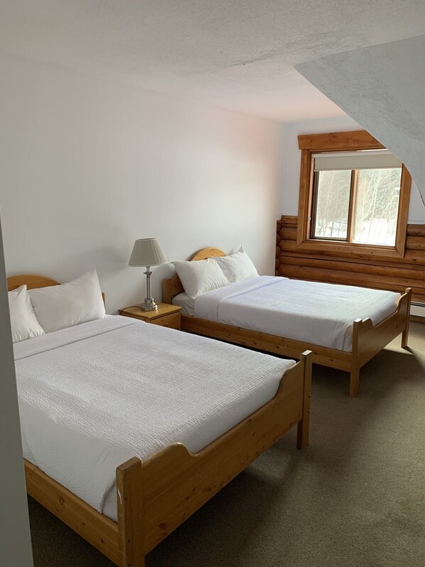Room - Liard Lodge & RV Park (Liard River)