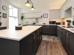 冰箱、洗碗机、电热水壶、烤面包机