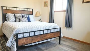 4 bedrooms, desk, iron/ironing board, free WiFi