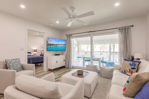 Living area - 1041 PD - Premium Plus - Garden Pool View Retreat (Siesta Key)