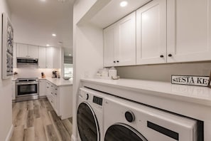 Coffee/tea maker, fridge, microwave, oven - 1041 PD - Premium Plus - Garden Pool View Retreat (Siesta Key)