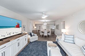 Unclassified image, 3 of 20, button - 1055 -106 Premium Unit (Siesta Key)