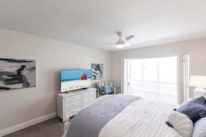 Unclassified image, 5 of 20, button - 1055 -106 Premium Unit (Siesta Key)