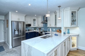 Kochgeschirr/Geschirr/Besteck