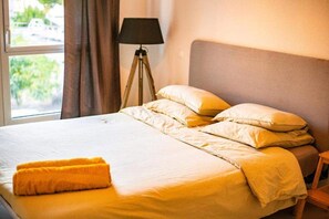 2 chambres, fer et planche  à repasser, Wi-Fi gratuit, draps fournis