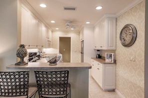 Private kitchen - 1077 PD - Standard - Large Garden Oasis Condo (Siesta Key)