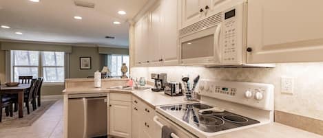 Kochgeschirr/Geschirr/Besteck