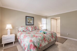 2 bedrooms, Internet, bed sheets - 1077 PD - Standard - Large Garden Oasis Condo (Siesta Key)