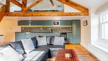 Apartment | Living area | TV