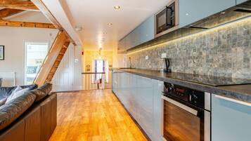 Apartment | Private kitchen | Fridge, microwave, oven, stovetop