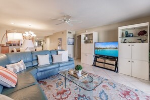 Living area - 1080-705 - Standard Plus - Elevated Beach View Living (Siesta Key)