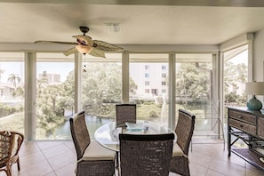 Dining - 1081 PD - Standard Plus - Unwind in Our Spacious Townhome Oasis (Siesta Key)