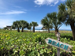 Property grounds - 1125-106 -Standard - Indulge in this Luxurious Gulf Side Condo (Siesta Key)