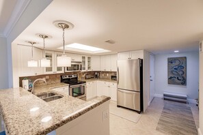 Cookware/dishes/utensils - 1125-201 - Premium - Immerse yourself in luxury with a pond view (St. Petersburg)