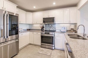 Coffee/tea maker, fridge, microwave, oven - 1125-407 - Premium Plus - Step into Coastal Paradise (Siesta Key)